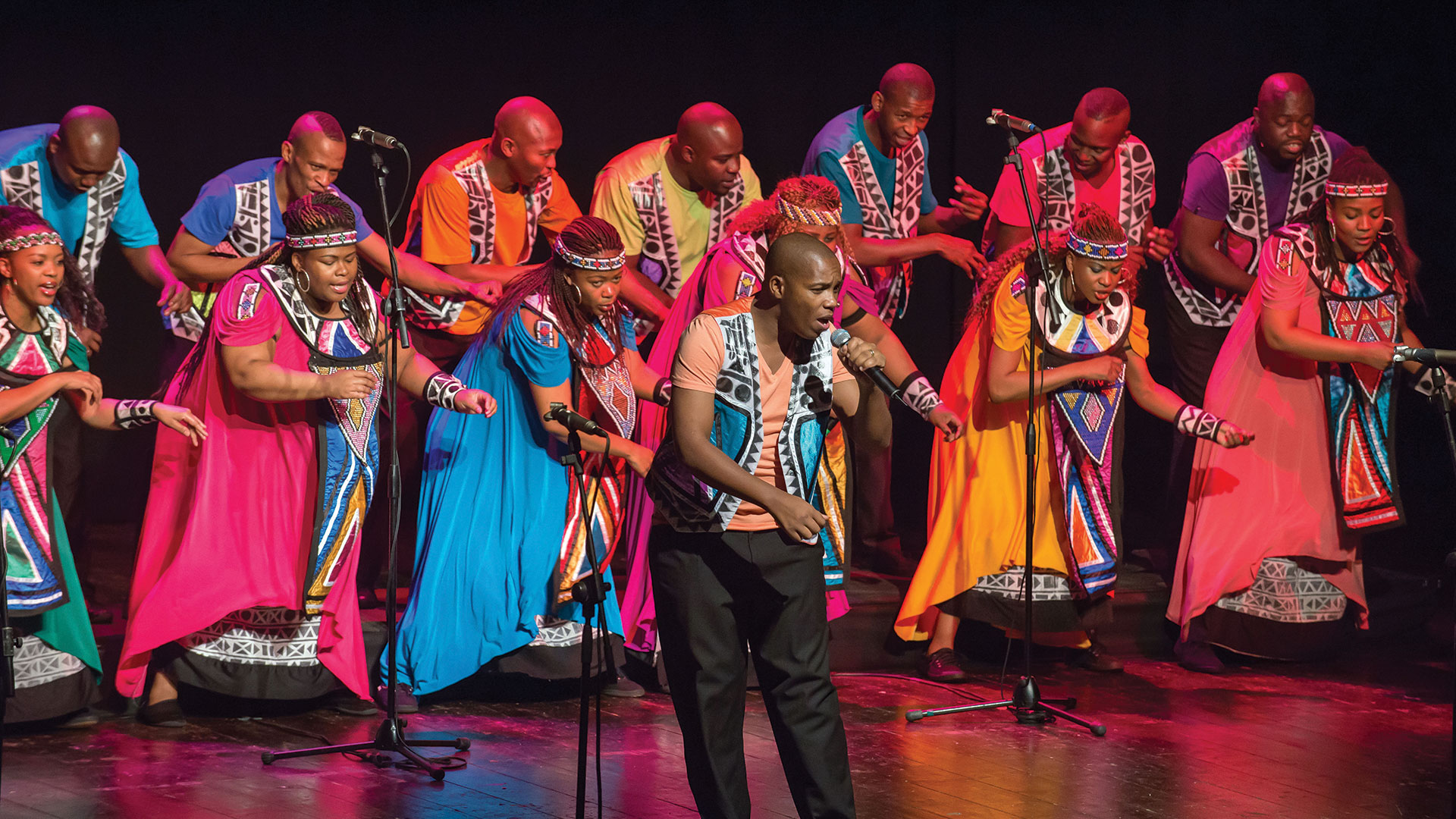 Soweto Gospel Choir: Parcours d'une chorale qui célèbre le seigneur sur les scènes du monde.